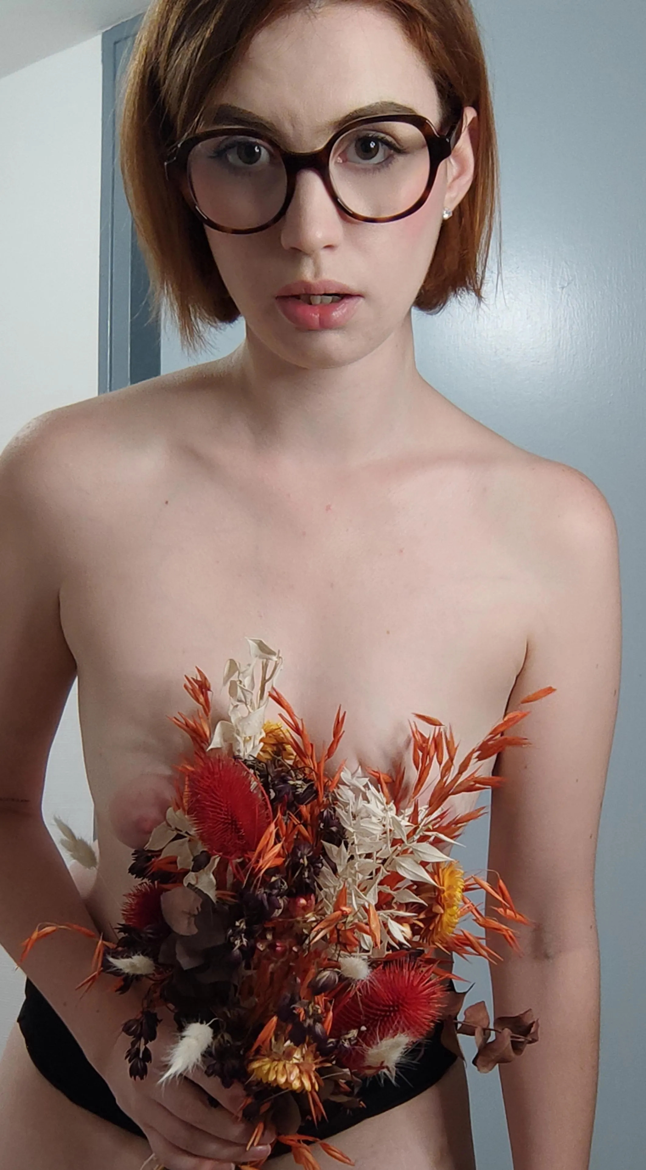 Le bouquet c'est pour toi. Ta queue c'est pour moi 😏