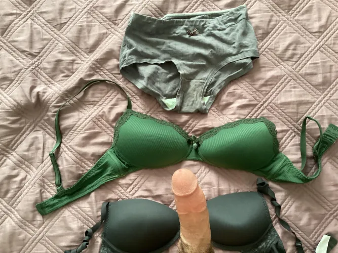 Should I cum on the bras or on the thong?