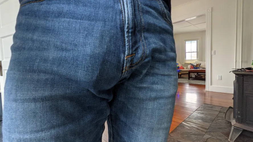 Skinny jeans don't hid my bulge