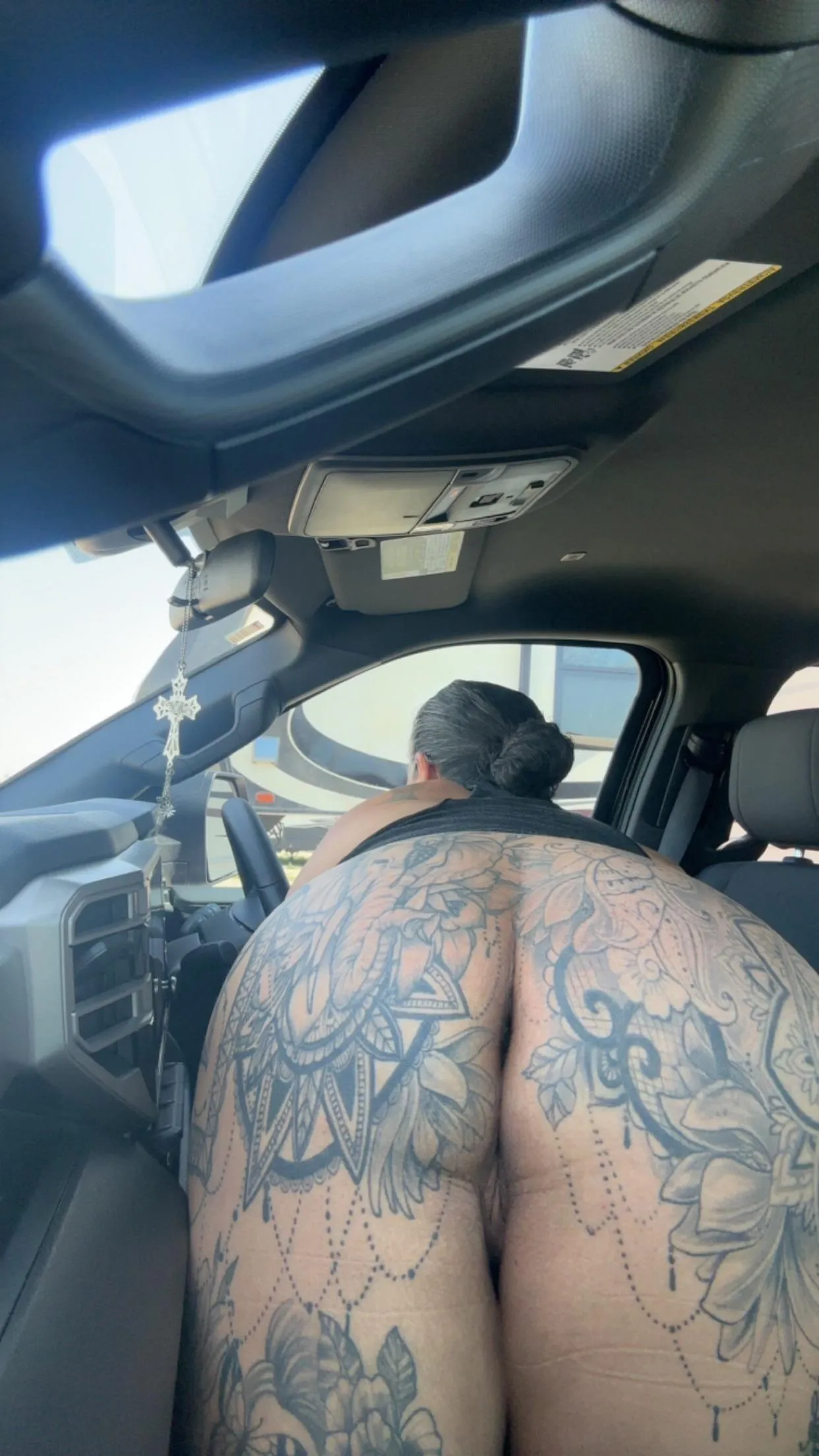 Went vehicle shopping and got a new truck, now to break it in, don’t u love the new vehicle smell. Happy hump day 🤣🍑🍆💦🤤👅