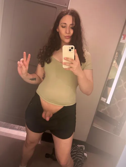 Would suck my tiny dick in the fitting room 😳💕
