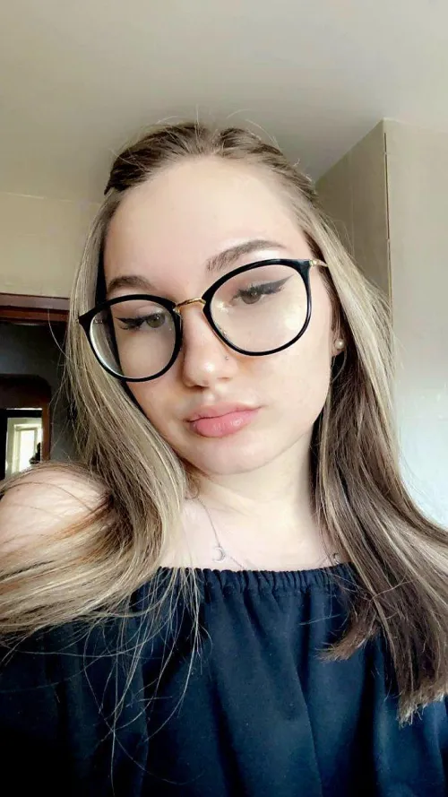 Alone little fun online g fe