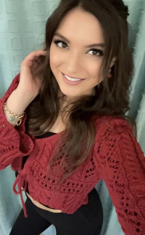 Who’s gonna spoil me? I know you wanna see what’s under this pretty red sweater daddy🥹🥰