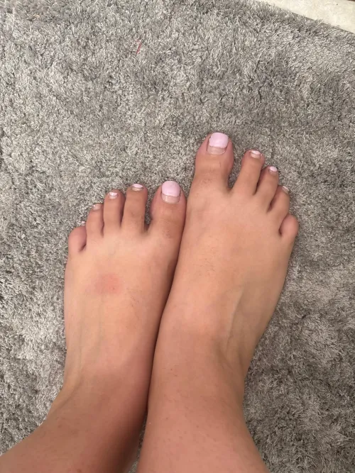 Come suck on these toes
