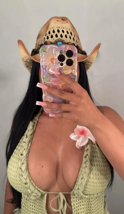 Virgin losers empty their wallets for pretty finbrats 🤍🌸