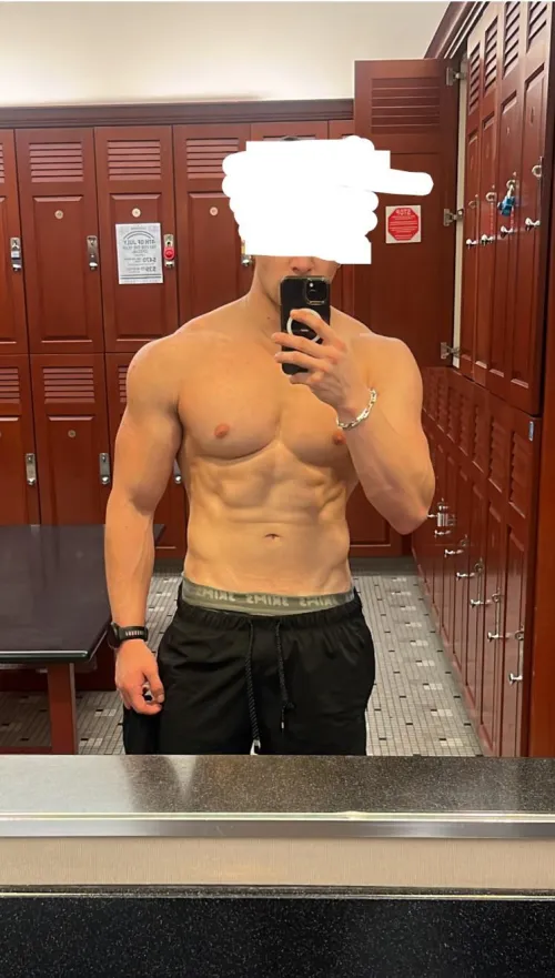 25 [M4F] #Uptown looking for casual nsa fun with an older woman