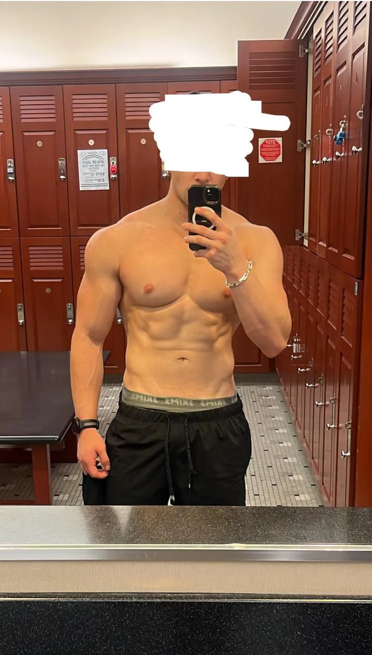 25 [M4F] #Uptown looking for casual nsa fun with an older woman