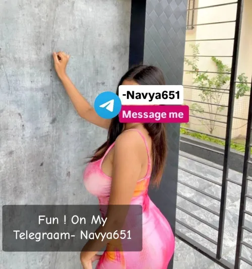 Alone and  a little too hot ....  hookups or sexting ? F for fun