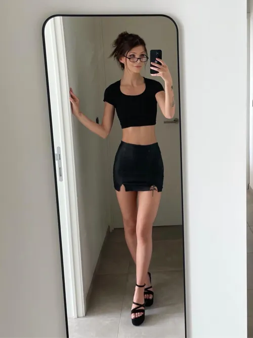 any fans of leather miniskirts here? ☺️