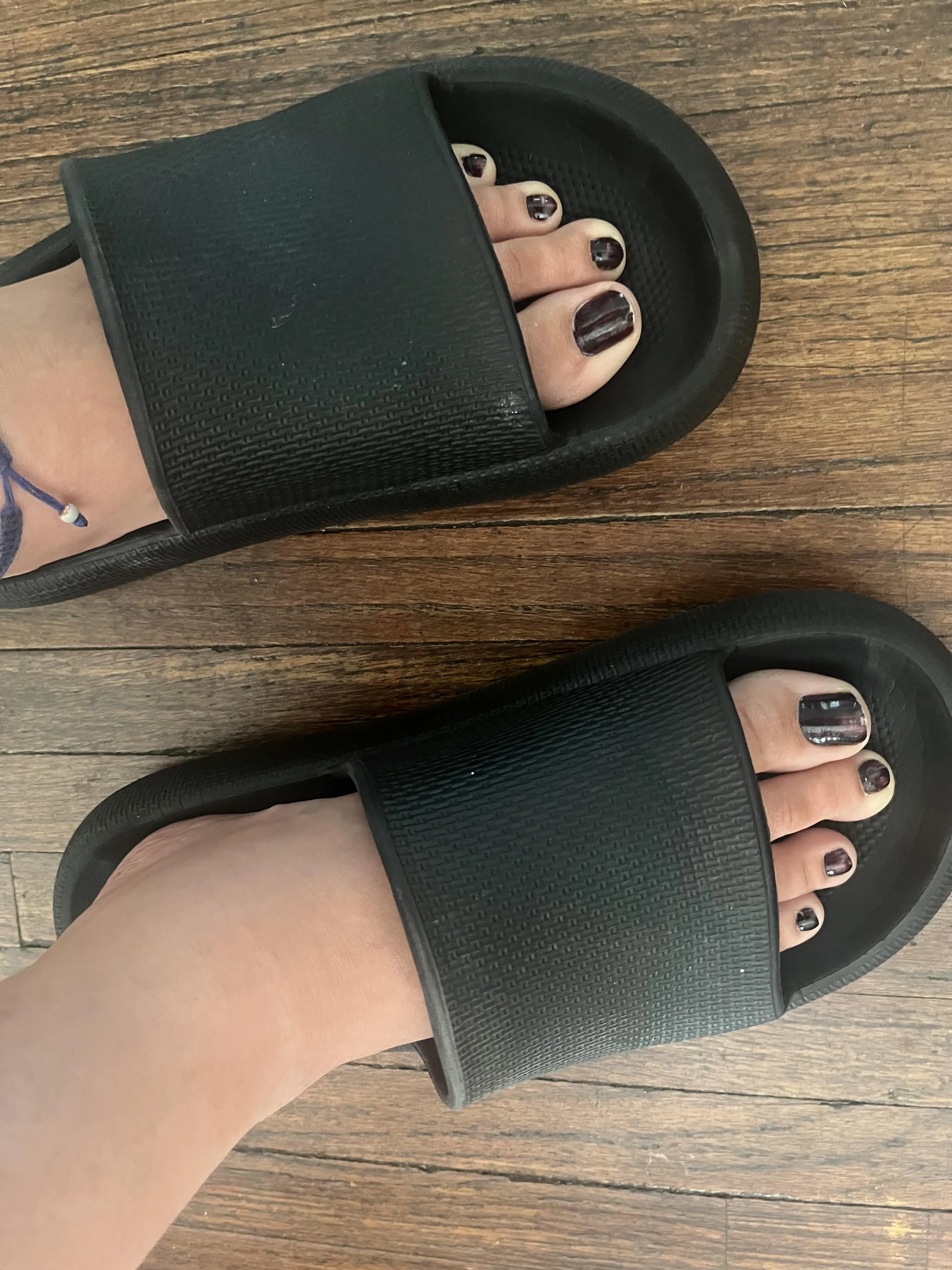 Come get all your foot goodies!! [pics] [vids] [clippings] [toe dirt] [foot dust] [socks] [shoes] available all day!!! [selling] [USA]