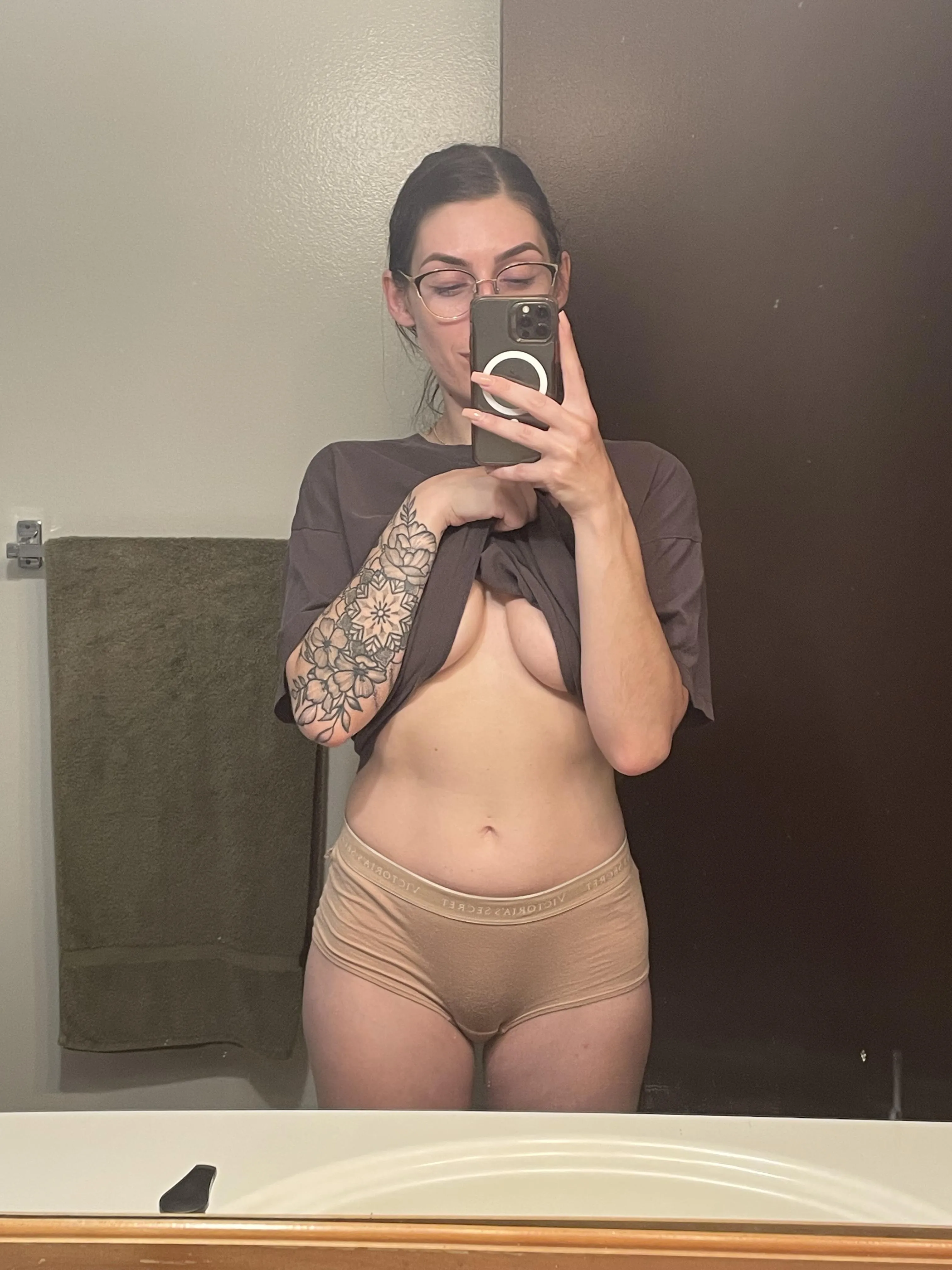 Come get in bed with me 💕