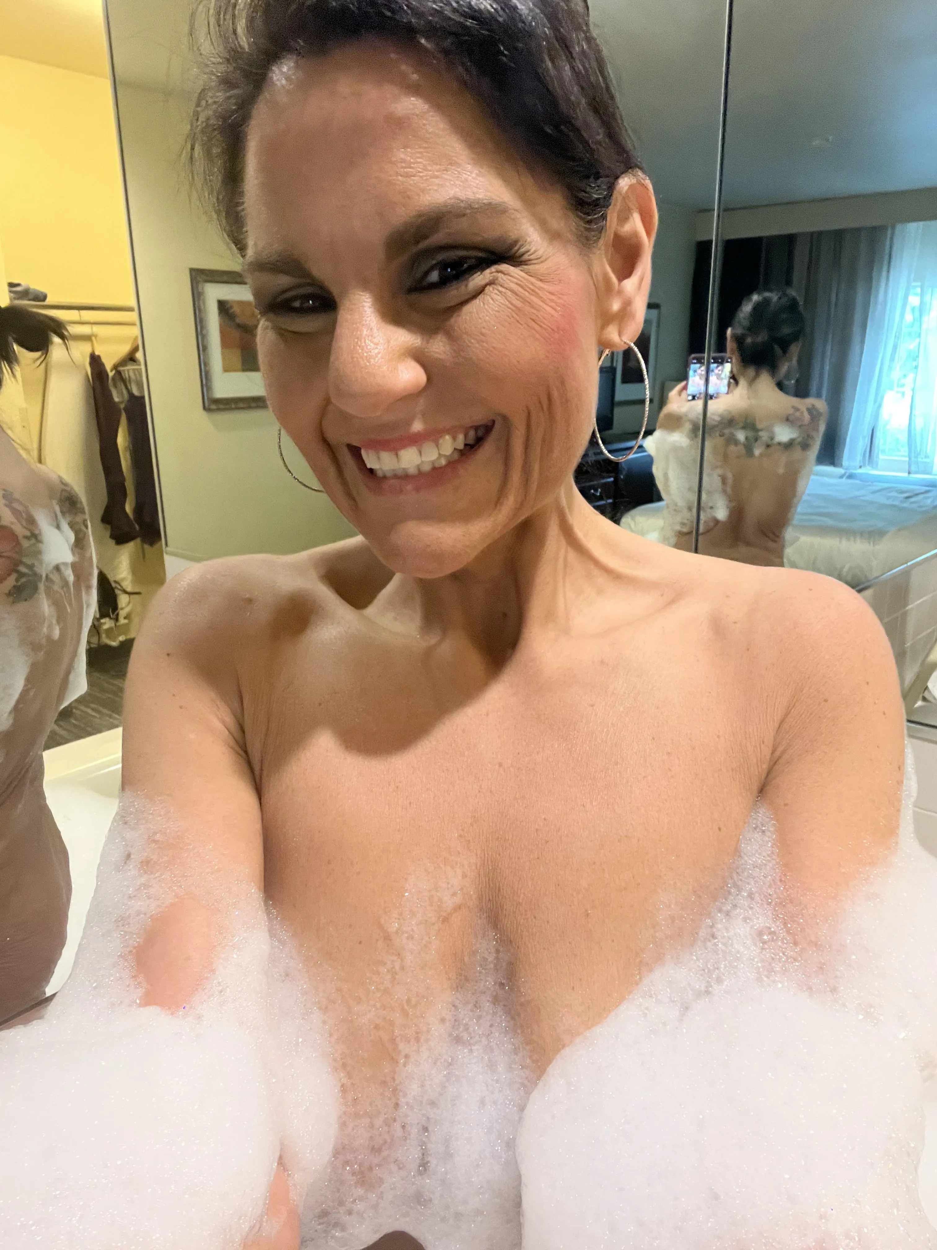 Come see this naughty milf