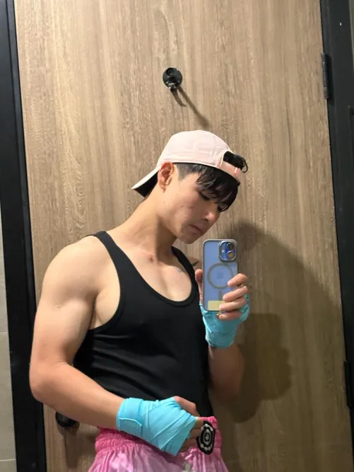 i have to flex this biceps to release tension 😩