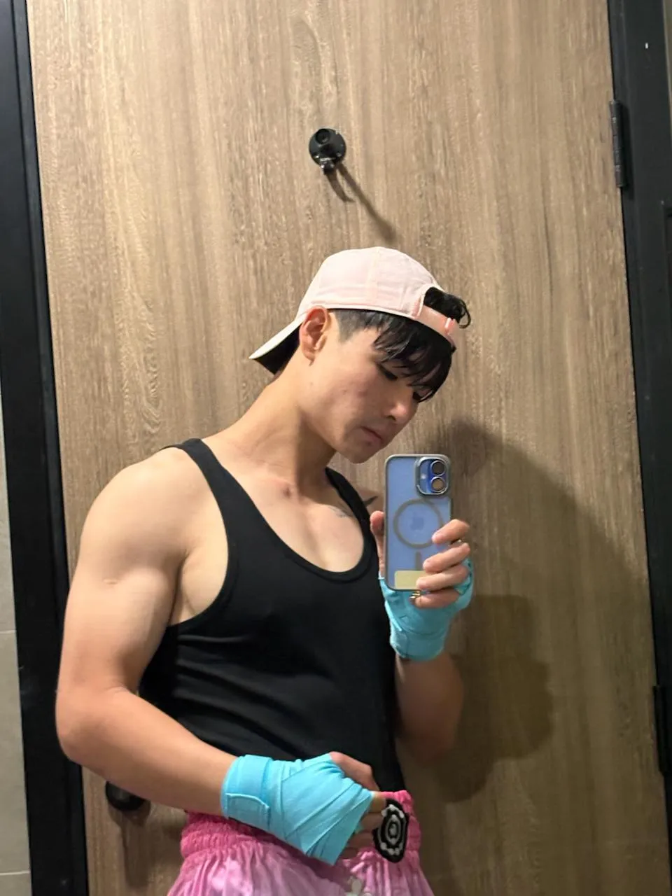 i have to flex this biceps to release tension 😩