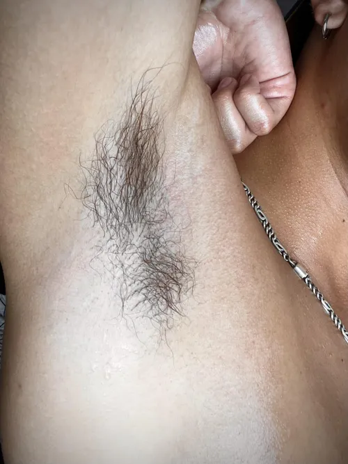 My pits get so stinky after working out 🥵