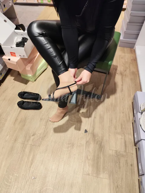 Nina tries on new shoes 🥰😍