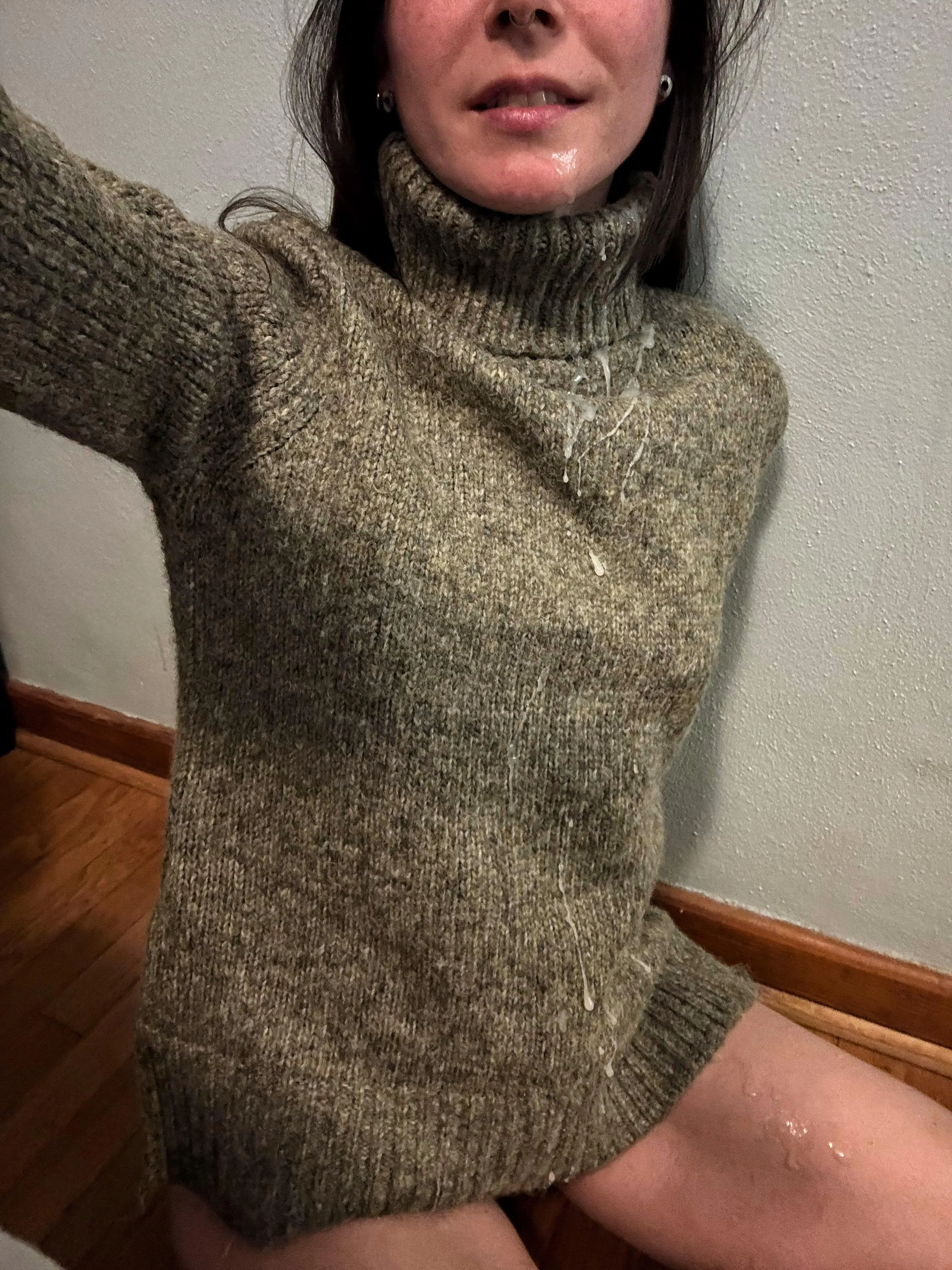 Perfect sweater for a cumshot