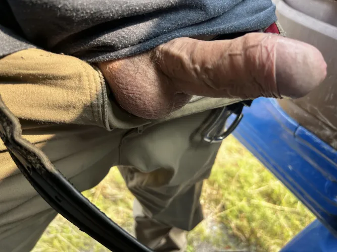 quick stop on the side of the road to jerk off on the running board of my truck 🚛💦