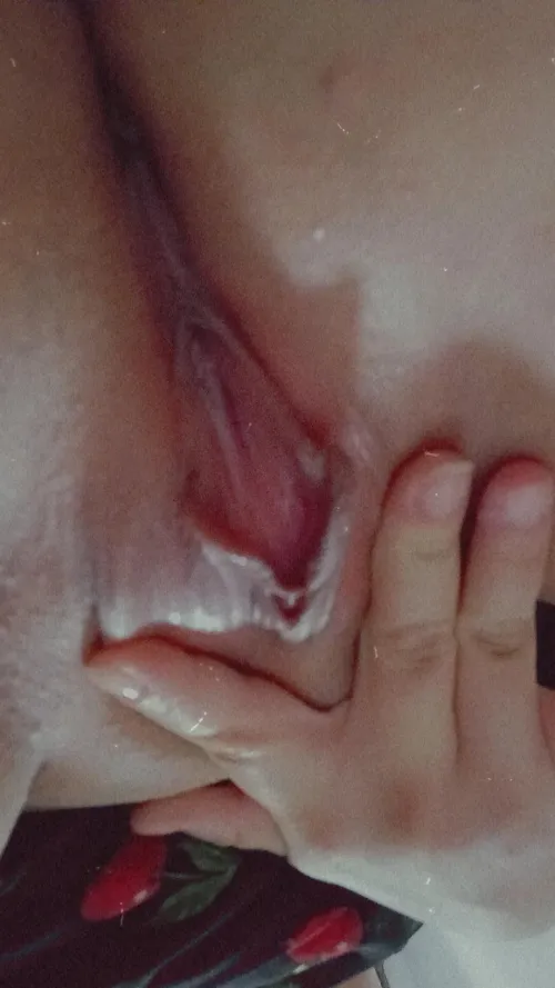 Really wanna do some girl on girl stuff. Ladies dm me and show me ya coochie