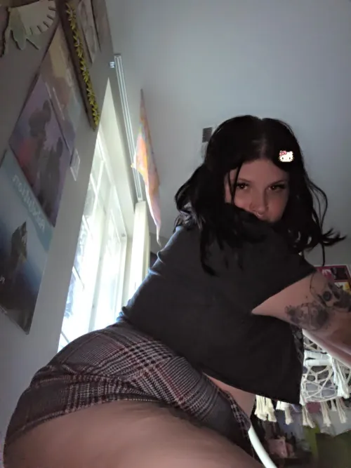 Who loves curvy tatted sluts!