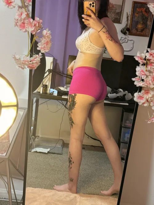 i just love booty in boyshorts... dont you?