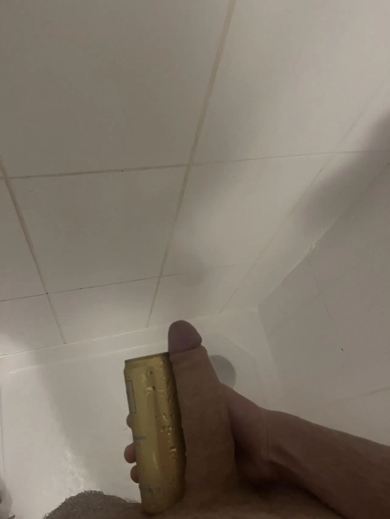 23M, love cumming, love trading pics and vids and love cumming in older women, oldest I’ve had is 37