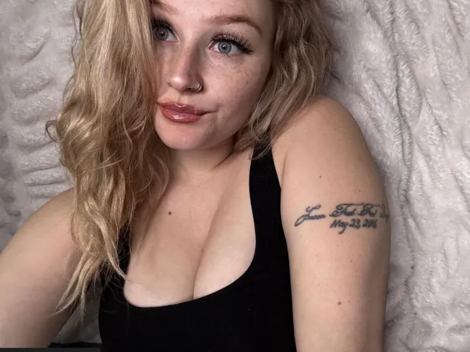 am i too young to have this much milf energy [f27]