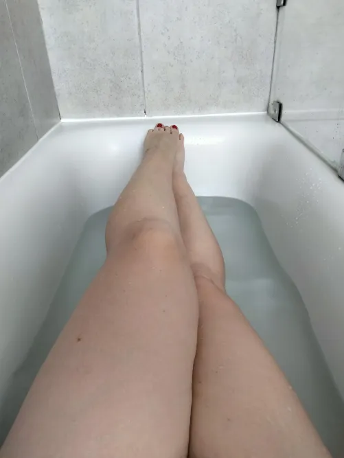 Bath time thighs