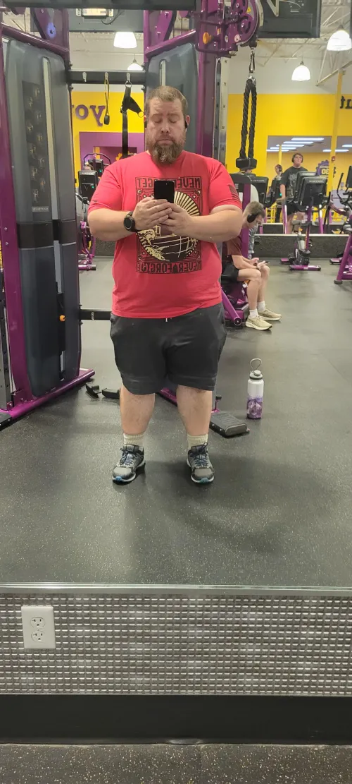 Due to mainly women posting pics, I figured wth. So yes, no, or maybe after a bottle of vodka? Depending on how this goes I might do a classy/sexyish pic next