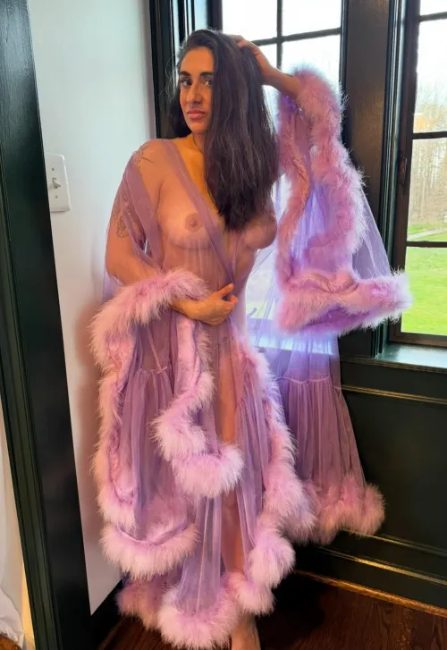 Feathers 🪶 Friday 💜