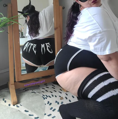 Imagine this phat ass riding reverse 🦇💜