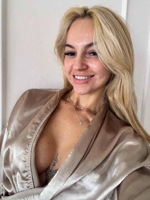 Looking at the Texas sunset while soaking between my thighs… want to join me?