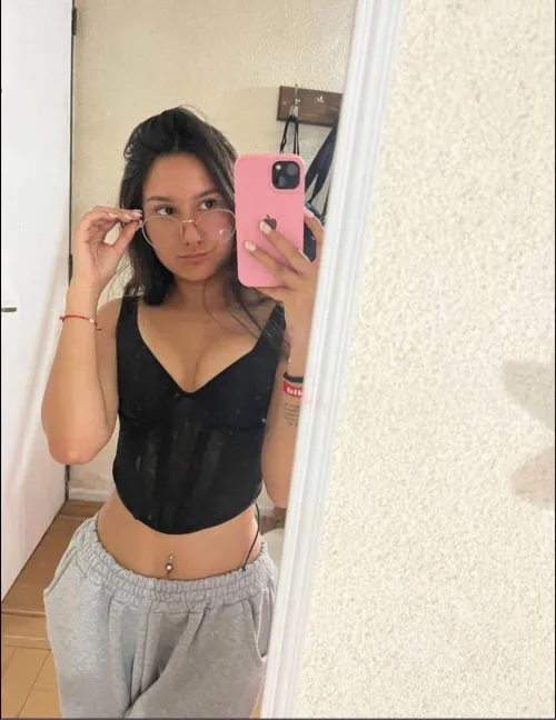 Looking - [F4M] I’m memorizing Latin roots but all I can say is Daddy, please.