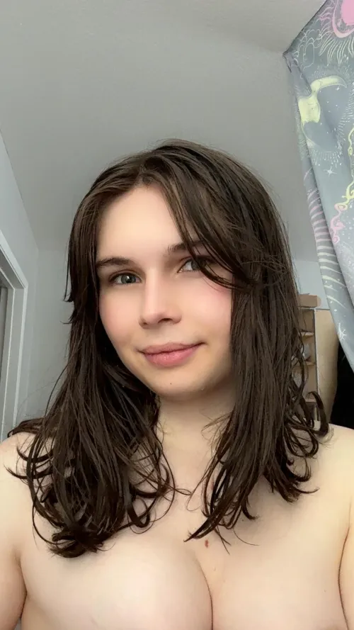 messy post shower hair <3