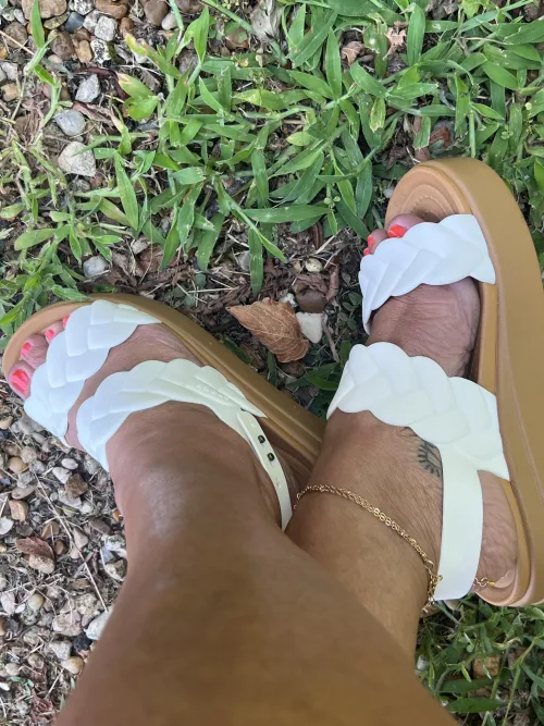 Midday sun, toes peeking out, and these strappy whites barely holding back my soft soles… bet you’d slow down for a closer look.” 😏☀️