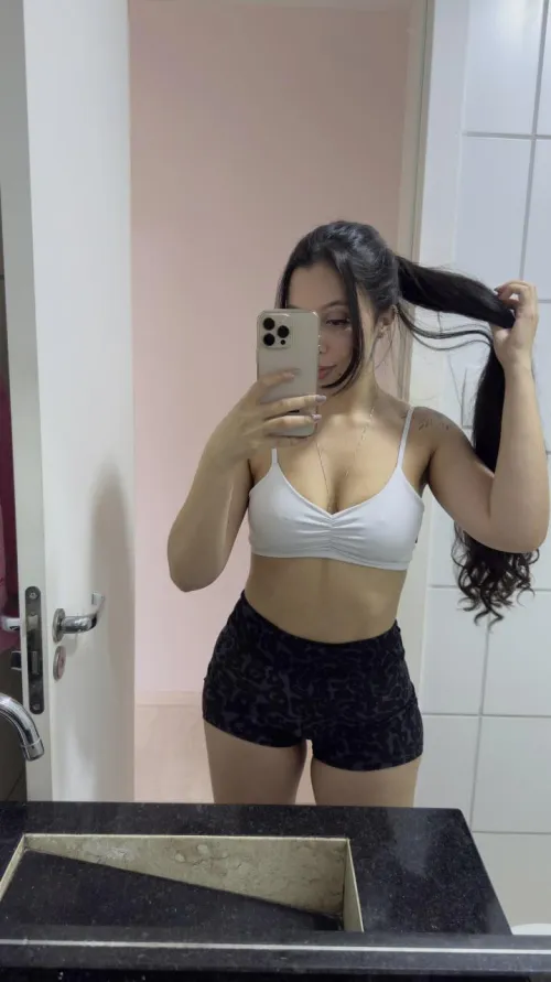 Snatched waist, hugged curves, leggings doing their job