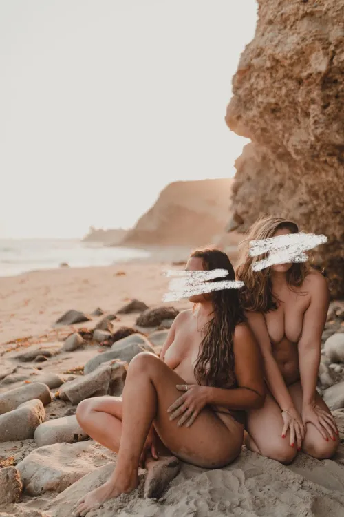 It’s beach season!! Shooting beach portraits Monday and Tuesday - who wants to join? Send a note telling me why you want to shoot 💌