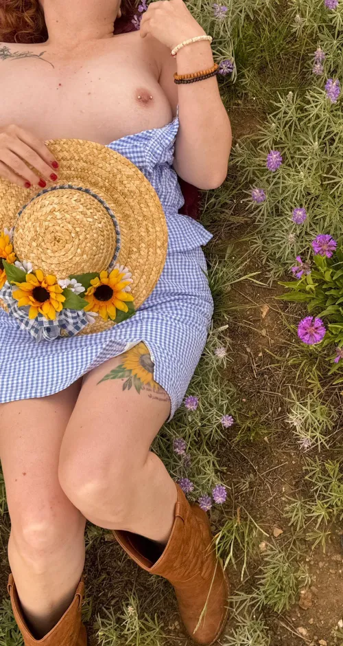 Nothing like making a Monday a little brighter with a cute little dress. 🌻
