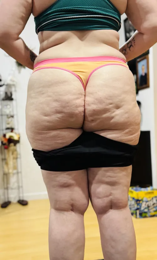 Sun ☀️ out buns out on this hot day😈🔥😈