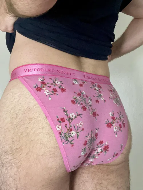 Buns are blooming in these panties 🌹