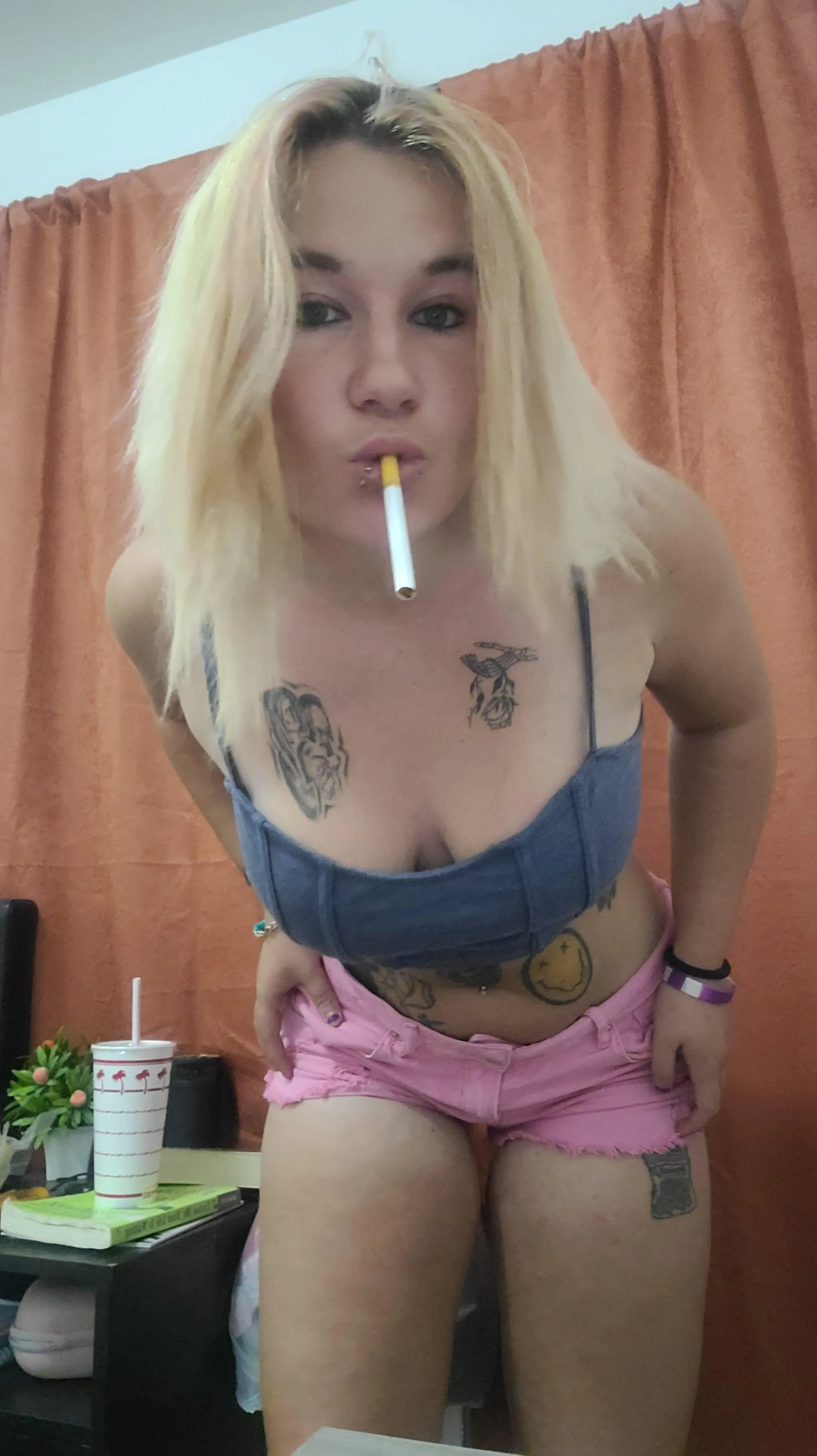 I love to be watched by older men while I smoke my cigarette