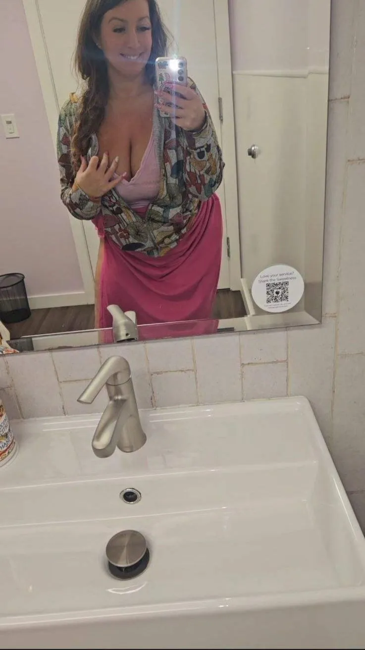 let me distract you with my body size