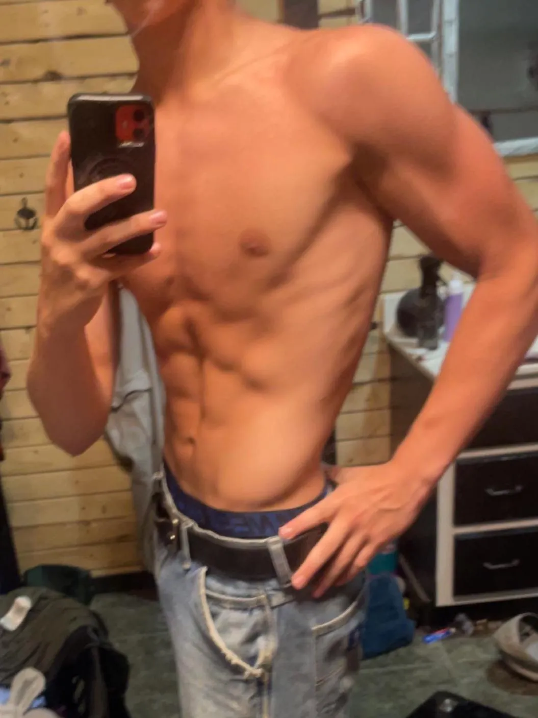 18m M4F looking to eat 🍽️🍑