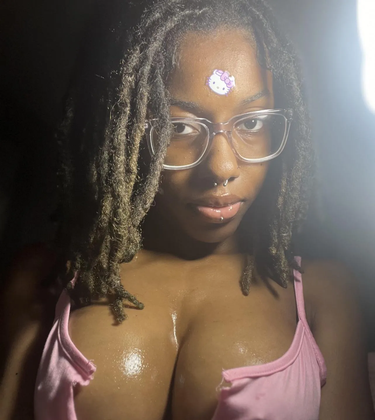 21f looking to chat with you guys dm me