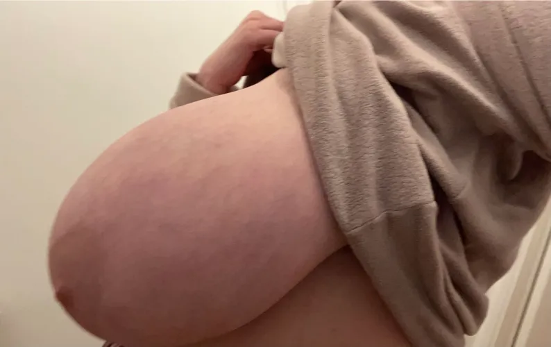 BOOM, fat titties on your screen