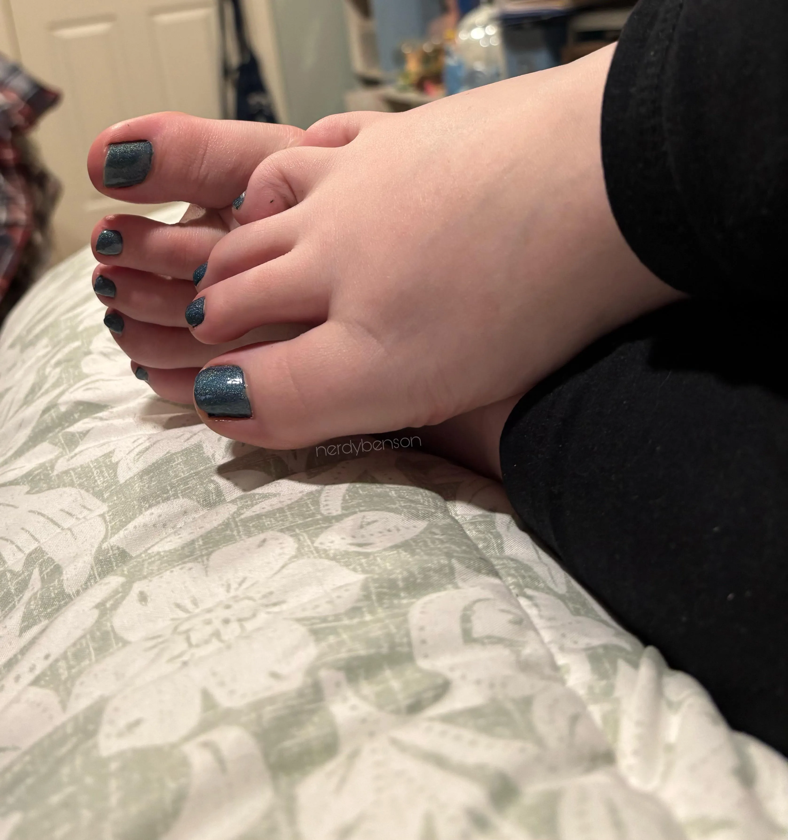 Do you like big veiny feet?