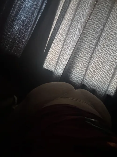 Hey I’m craving some good dick hmu if you can host me soon, I want my ass pounded 🤤🥵😈😩😩