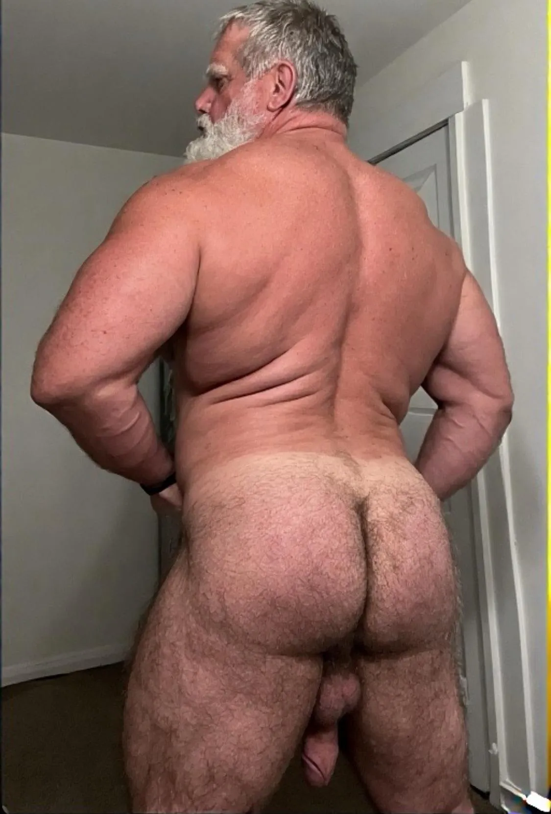 Hot bull daddy. Hairy ass and low hanging ball sack 😋🤤