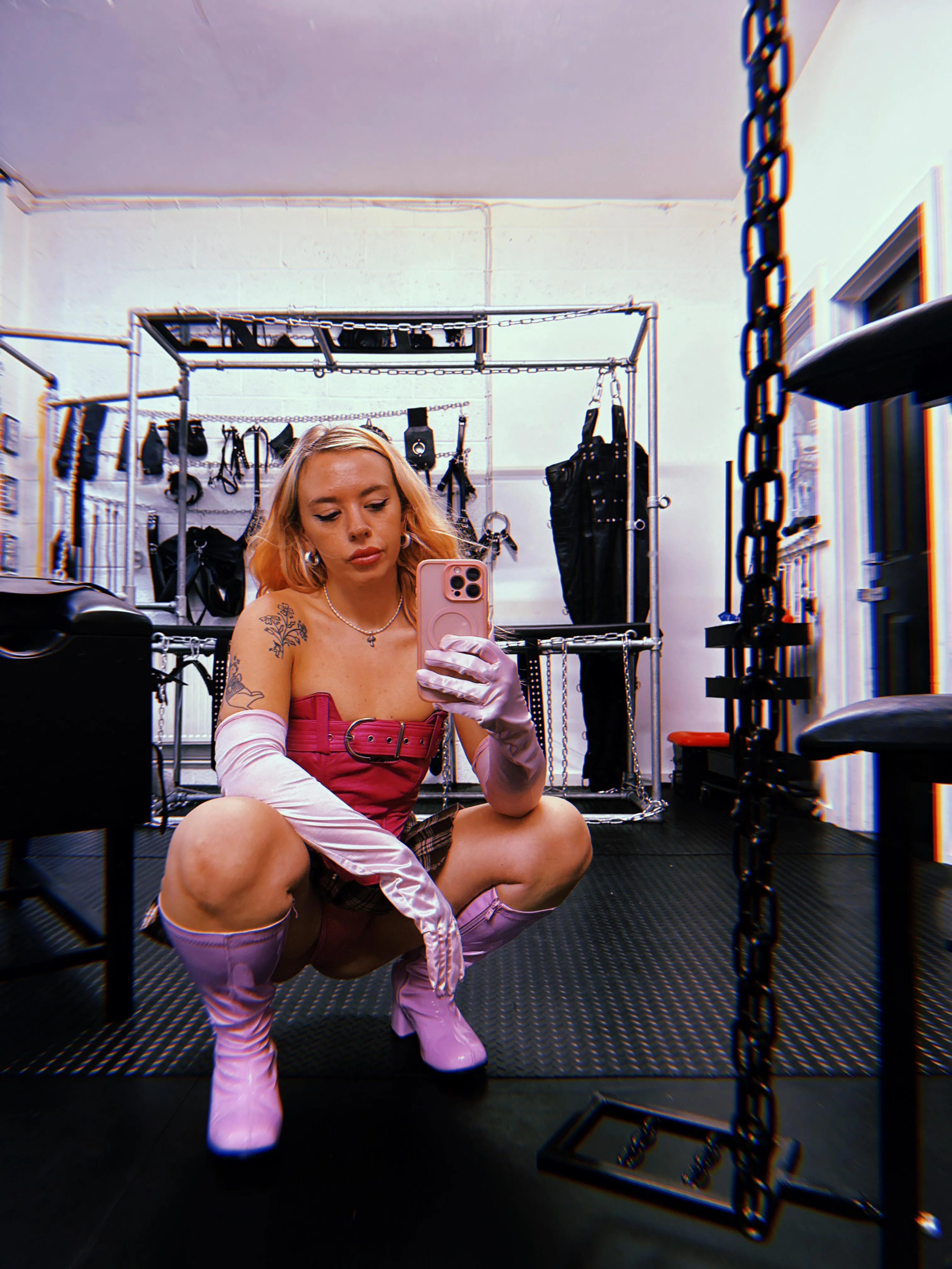 Imagine me squatting like this over your mouth 💕