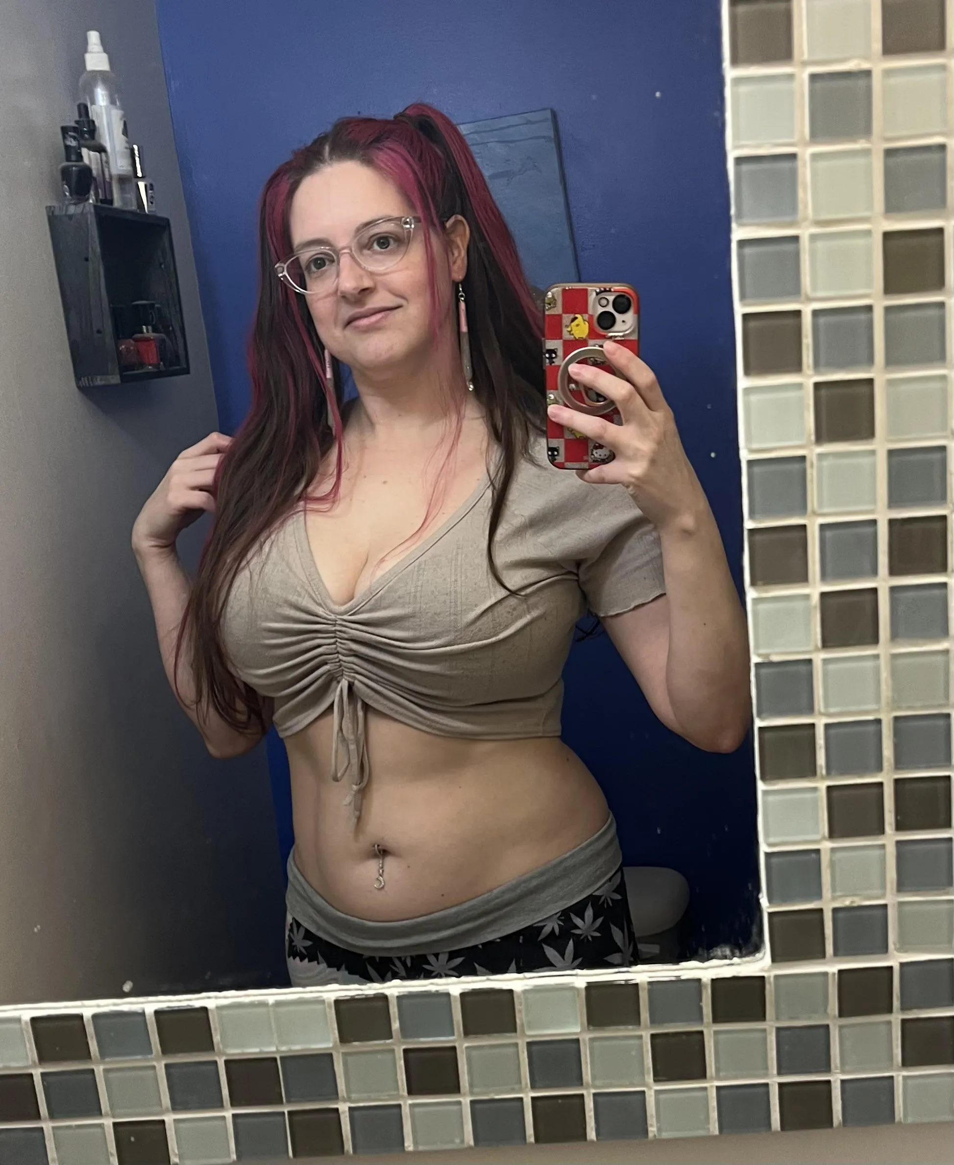 Joint earrings and pot pants